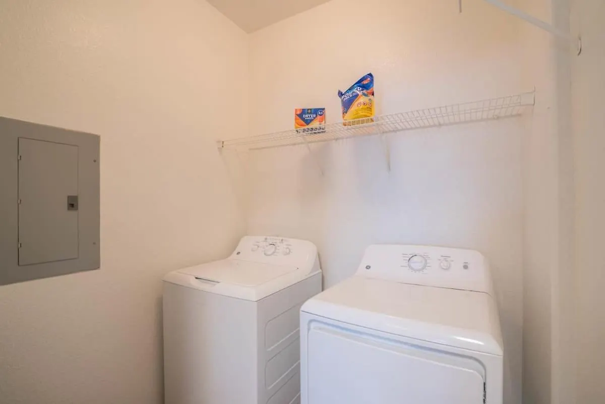 Apartamento Chic 2Bd - Midtown - Gym, Pool, W-D, Parking - Sleeps 8 Phoenix 0*,