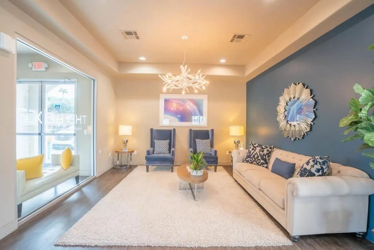 Apartamento Chic 2Bd - Midtown - Gym, Pool, W-D, Parking - Sleeps 8 Phoenix