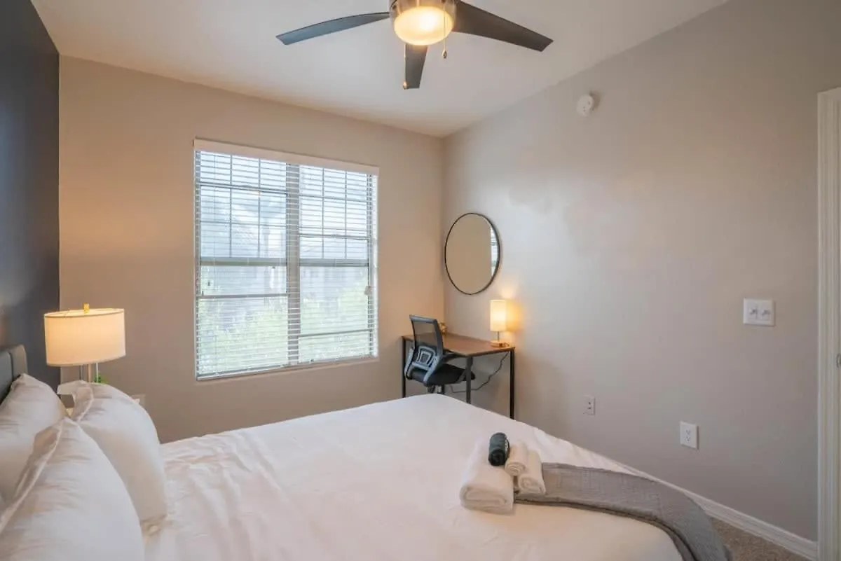 Apartamento Chic 2Bd - Midtown - Gym, Pool, W-D, Parking - Sleeps 8 Phoenix 0*,  Estados Unidos
