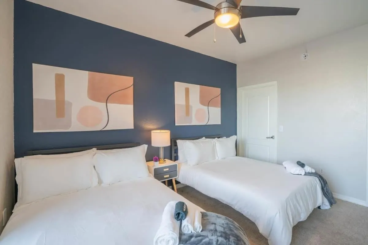 Apartamento Chic 2Bd - Midtown - Gym, Pool, W-D, Parking - Sleeps 8 Phoenix
