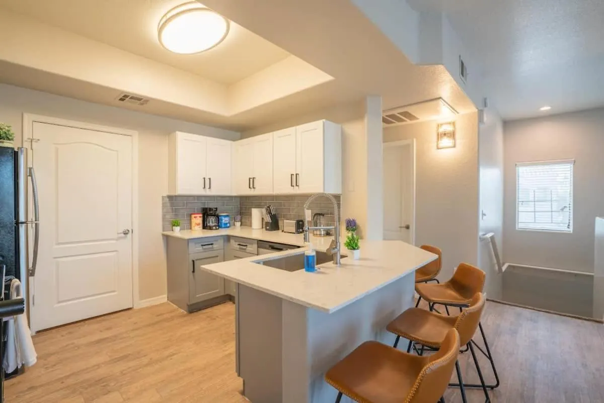 Apartamento Chic 2Bd - Midtown - Gym, Pool, W-D, Parking - Sleeps 8 Phoenix