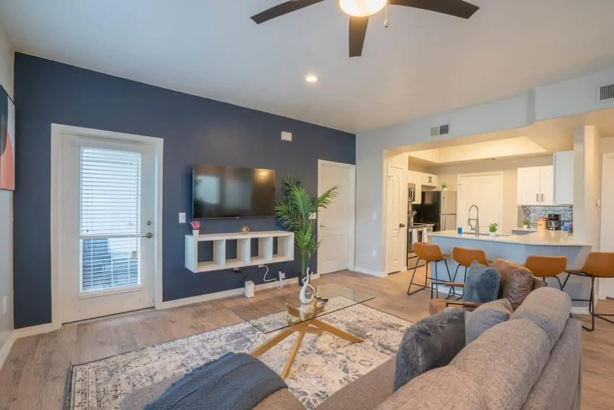 Apartamento Chic 2Bd - Midtown - Gym, Pool, W-D, Parking - Sleeps 8 Phoenix
