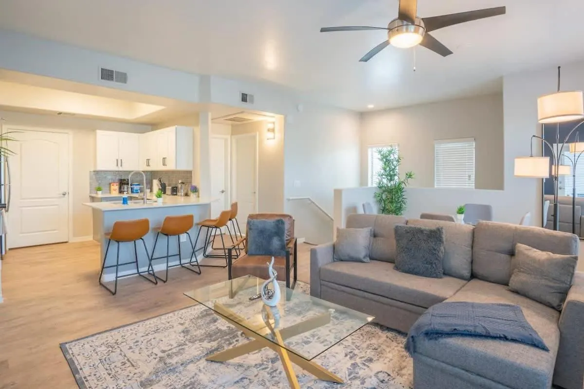 Apartamento Chic 2Bd - Midtown - Gym, Pool, W-D, Parking - Sleeps 8 Phoenix Estados Unidos