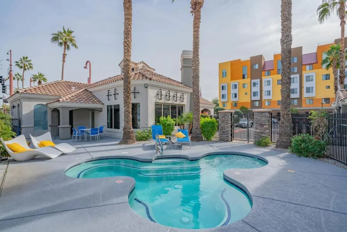 Apartamento Chic 2Bd - Midtown - Gym, Pool, W-D, Parking - Sleeps 8 Phoenix
